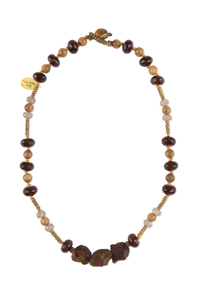 NECKLACE GARNET AND WOOD