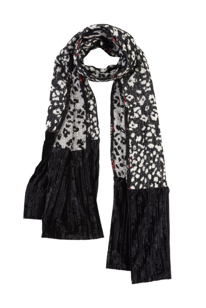 Scarves by Venia Mitropanou — handcrafted in Greece