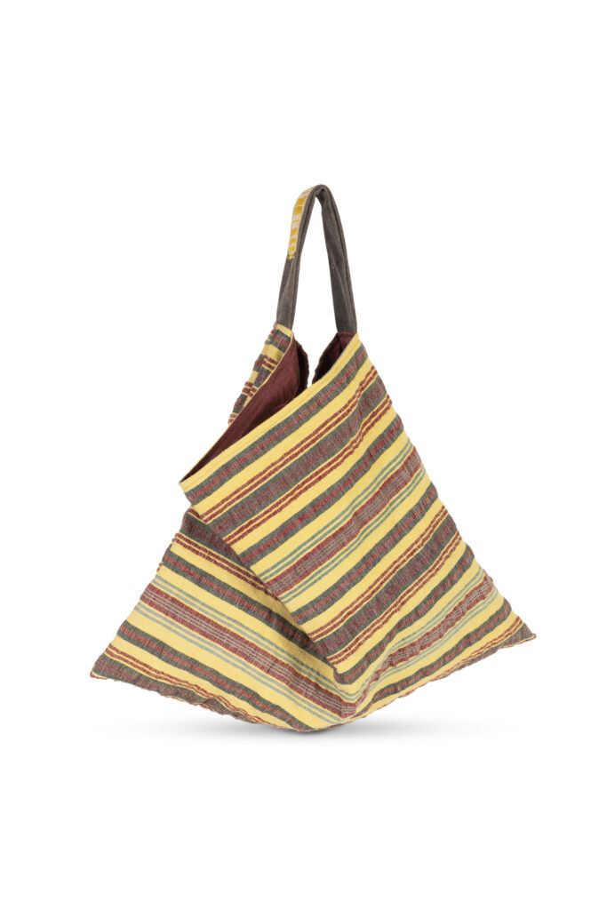 TRIANGLE YELLOW STRIPES